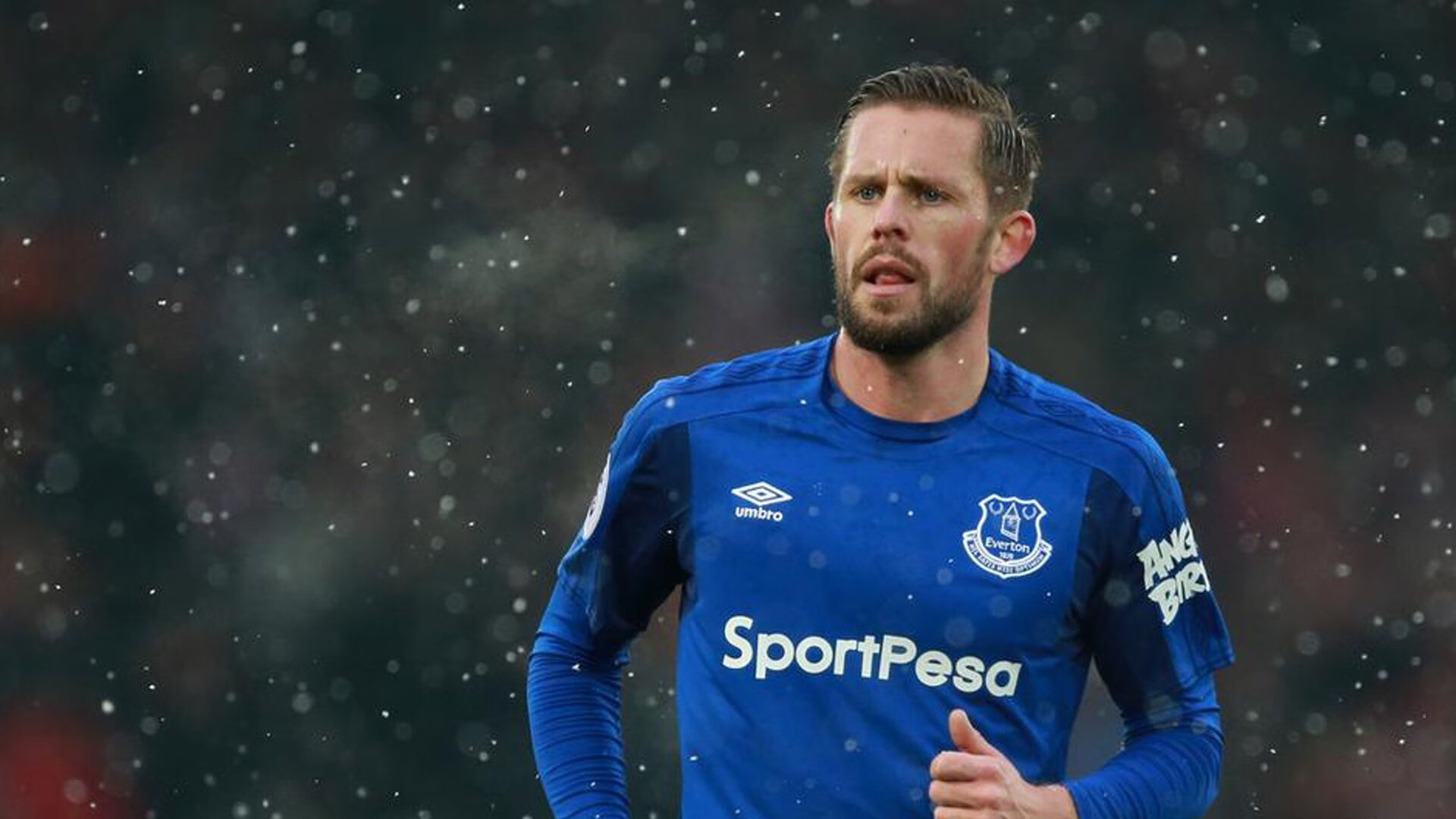 二线逼抢提供多重进攻出口，二线原则